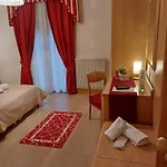 Dalla Mena فندق