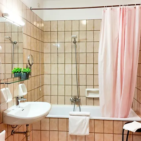 Dalla Mena Hotell
